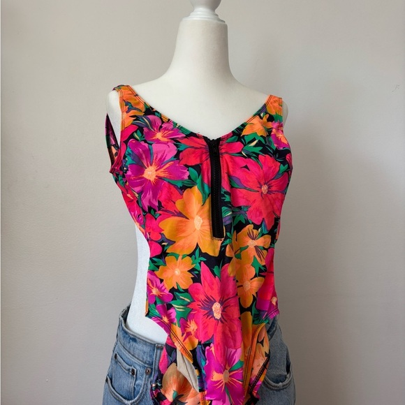 Floral Sleeveless VTG Swimsuit - Picture 7 of 7